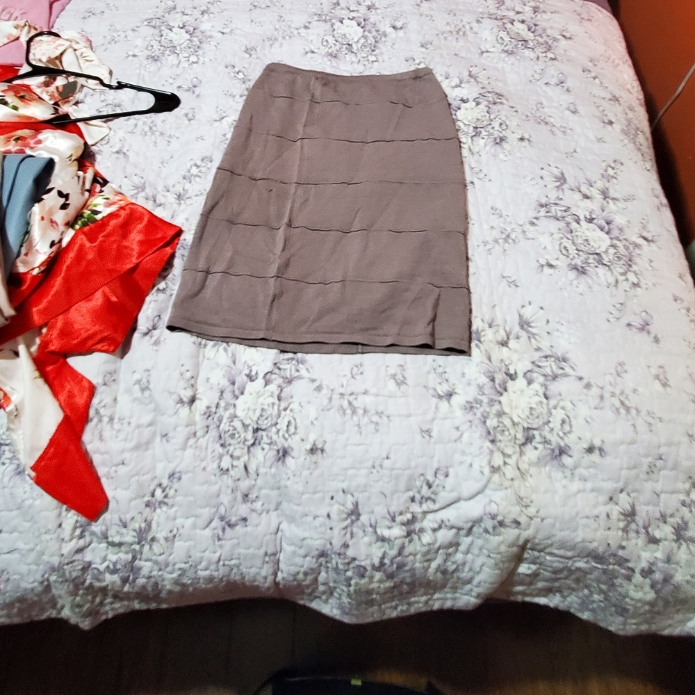 Taupe stretchy skirt